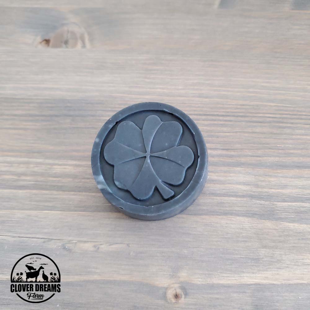 Charcoal Clover Round Unscented